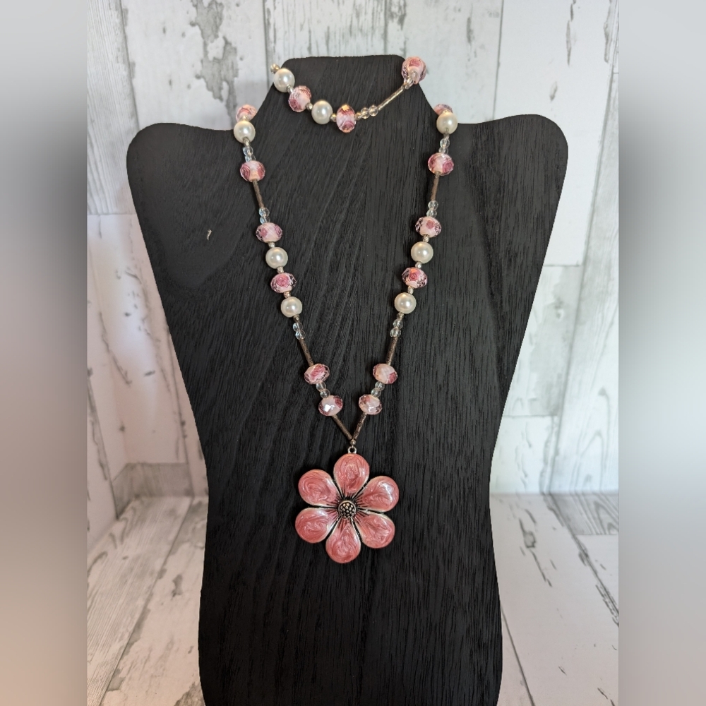 Pink glass bead flower necklace and bracelet set